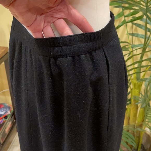 NWOT Invisible Elastic Waist Black Skirt Size 12 - Picture 8 of 13